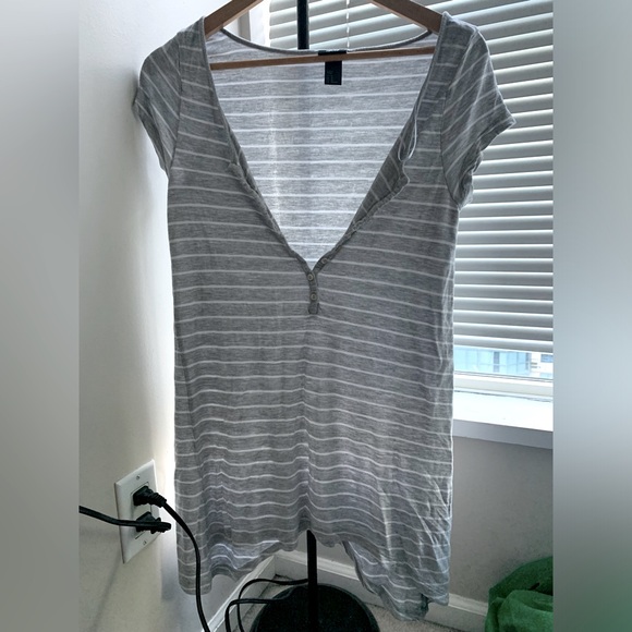 H&M || Grey&white striped Long fit shirt - Picture 1 of 4